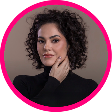 Médico(a) pousando para depoimento